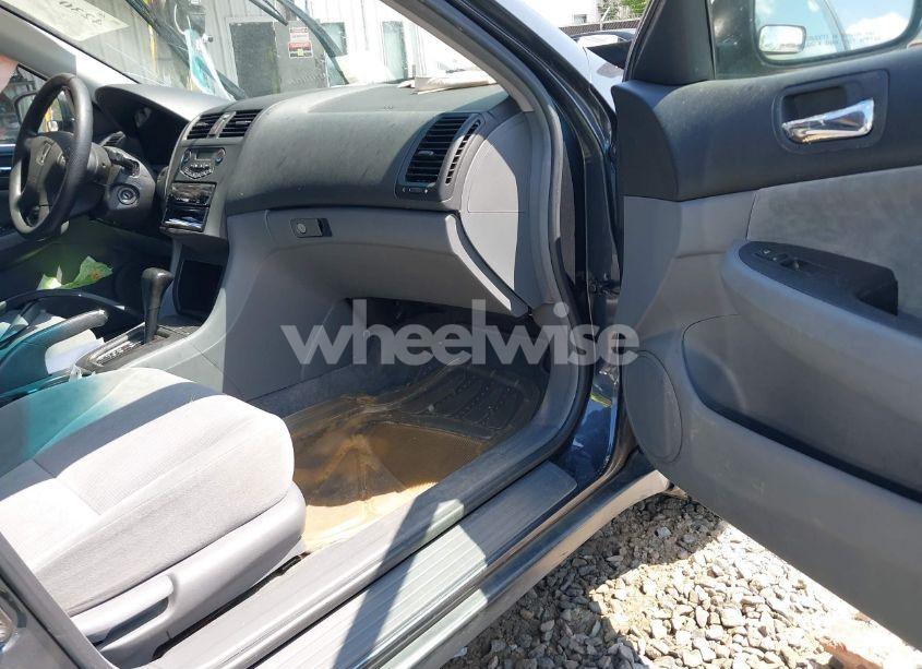 Photo 5 of 2005 Honda Accord 2.4 LX (VIN 1HGCM56465A115858)