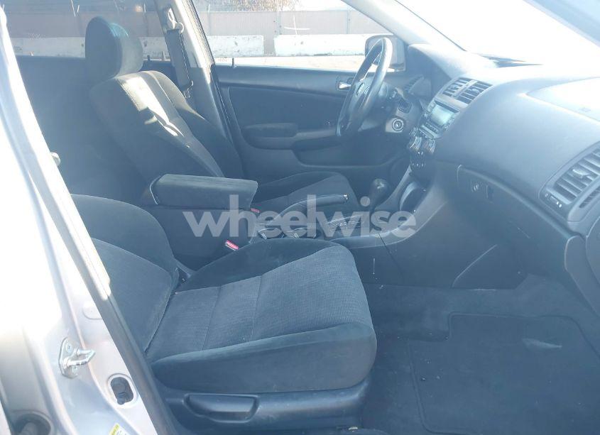 Photo 5 of 2005 Honda Accord 2.4 LX (VIN 1HGCM56465A130747)