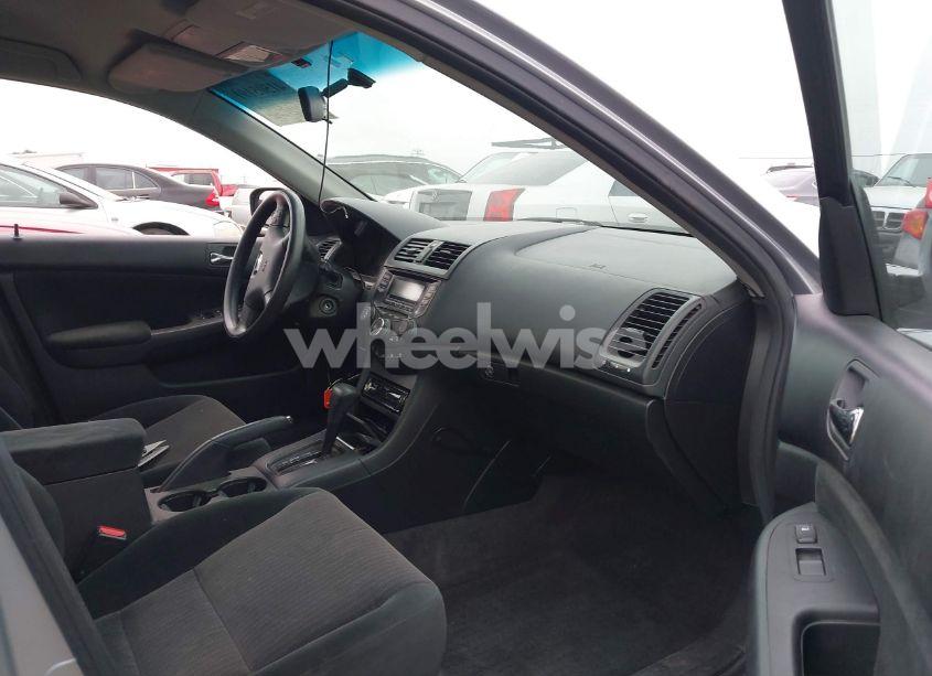 Photo 5 of 2005 Honda Accord 2.4 LX (VIN 1HGCM56465A165336)