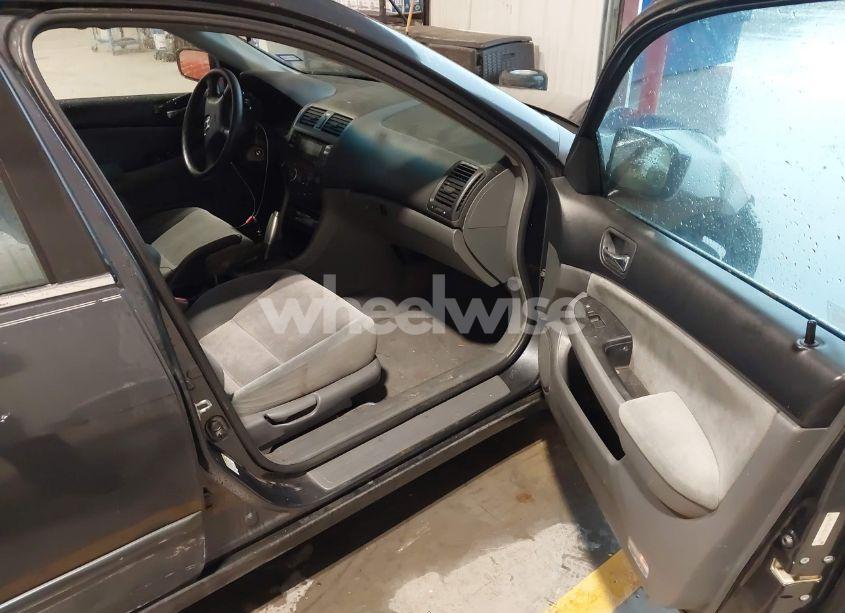 Photo 5 of 2005 Honda Accord 2.4 LX (VIN 1HGCM56475A193520)