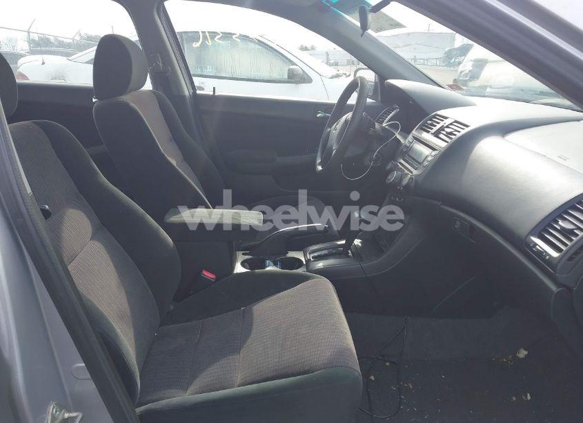 Photo 5 of 2005 Honda Accord 2.4 LX (VIN 1HGCM56475L000870)