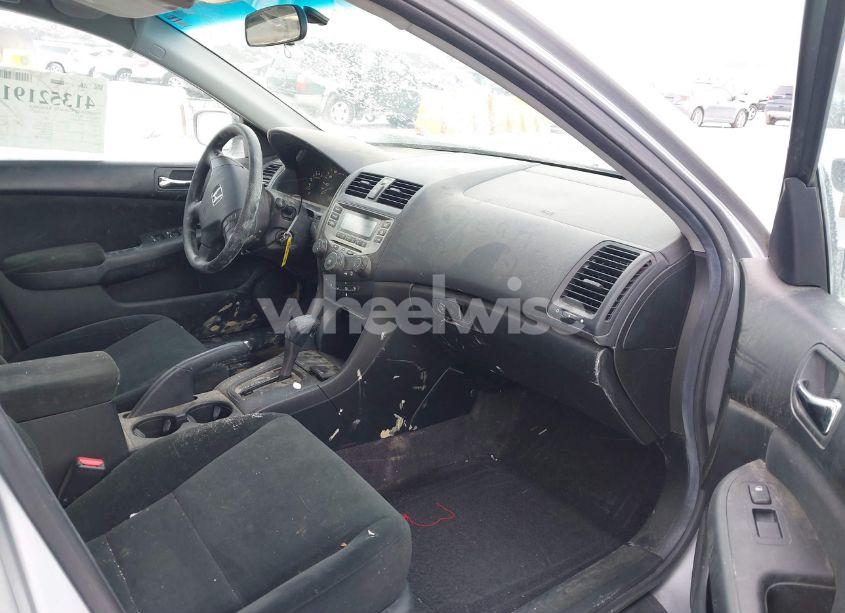 Photo 5 of 2006 Honda Accord 2.4 LX (VIN 1HGCM56476A062511)