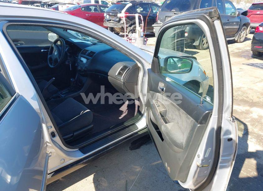 Photo 5 of 2005 Honda Accord 2.4 LX (VIN 1HGCM564X5A191762)