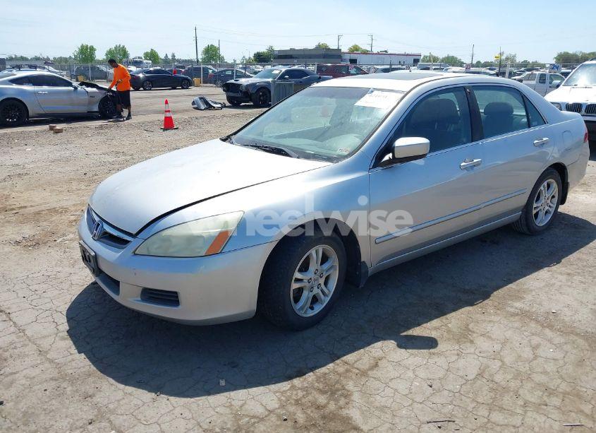 Photo 2 of 2007 Honda Accord 2.4 EX (VIN 1HGCM56727A112548)