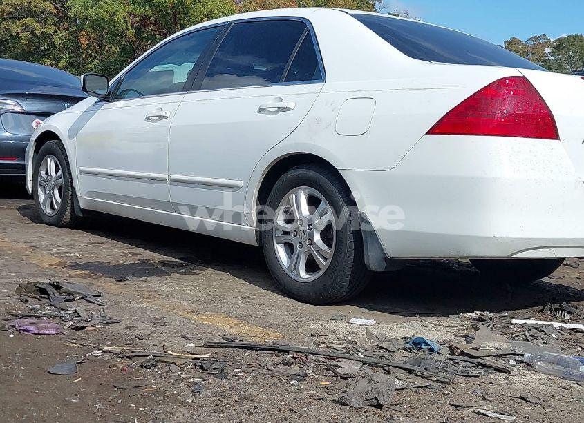 Photo 3 of 2007 Honda Accord 2.4 EX (VIN 1HGCM56777A097464)