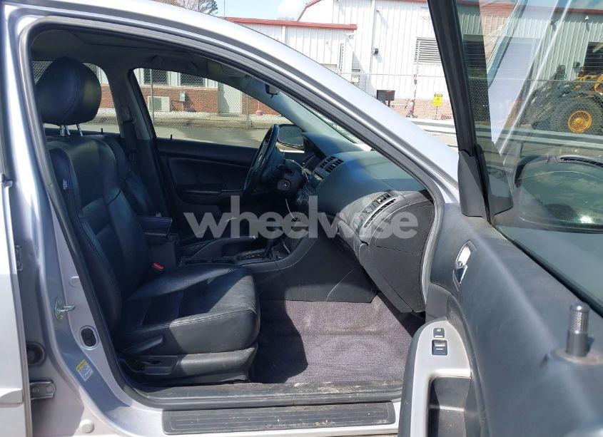 Photo 5 of 2005 Honda Accord 2.4 EX (VIN 1HGCM56835A009354)