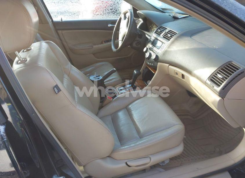 Photo 5 of 2005 Honda Accord SDN (VIN 1HGCM56845A076304)