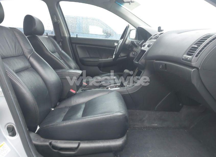 Photo 5 of 2005 Honda Accord 2.4 EX (VIN 1HGCM568X5A004782)