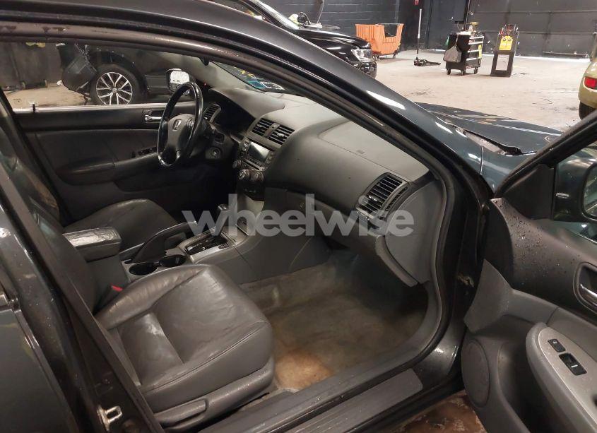 Photo 5 of 2005 Honda Accord 2.4 EX (VIN 1HGCM568X5A100900)