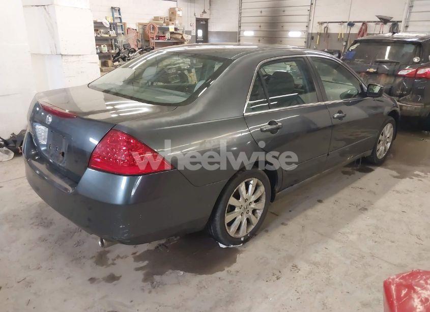 Photo 4 of 2007 Honda Accord 3.0 SE (VIN 1HGCM66497A021031)