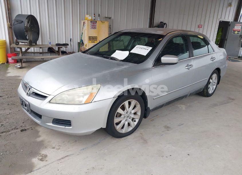 Photo 2 of 2007 Honda Accord 3.0 SE (VIN 1HGCM66497A055423)