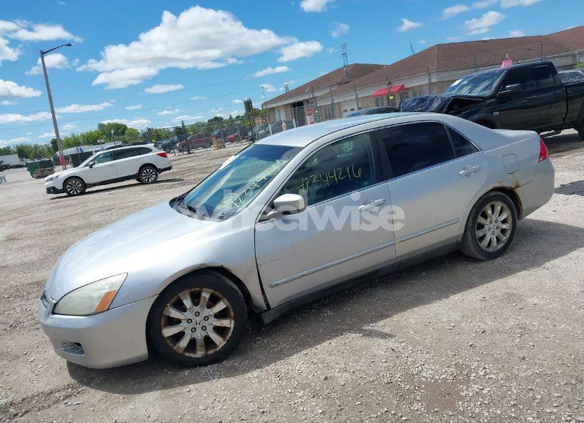 Photo 2 of 2007 Honda Accord 3.0 SE (VIN 1HGCM66497A057205)