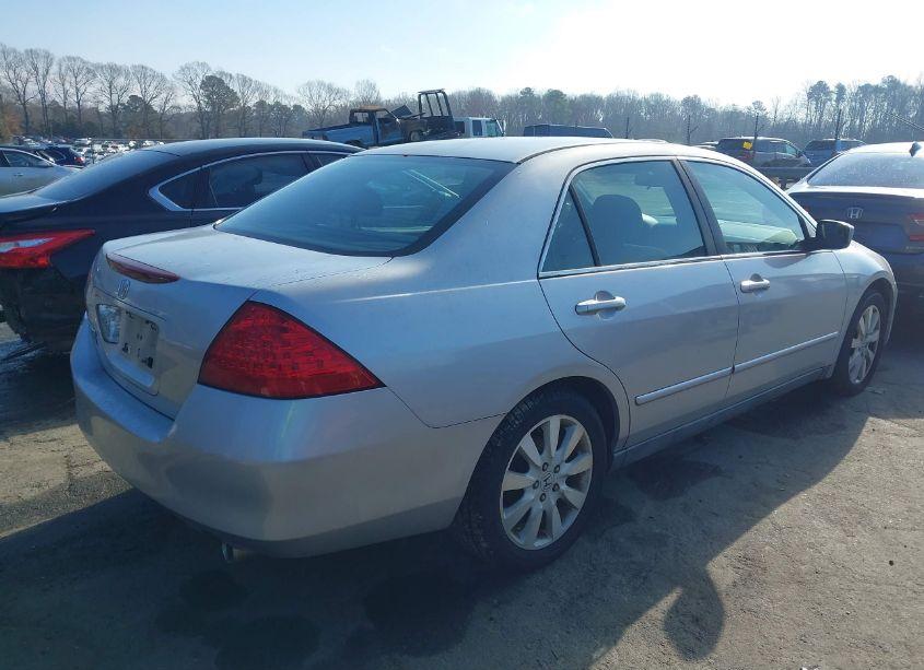 Photo 4 of 2007 Honda Accord 3.0 SE (VIN 1HGCM664X7A057178)