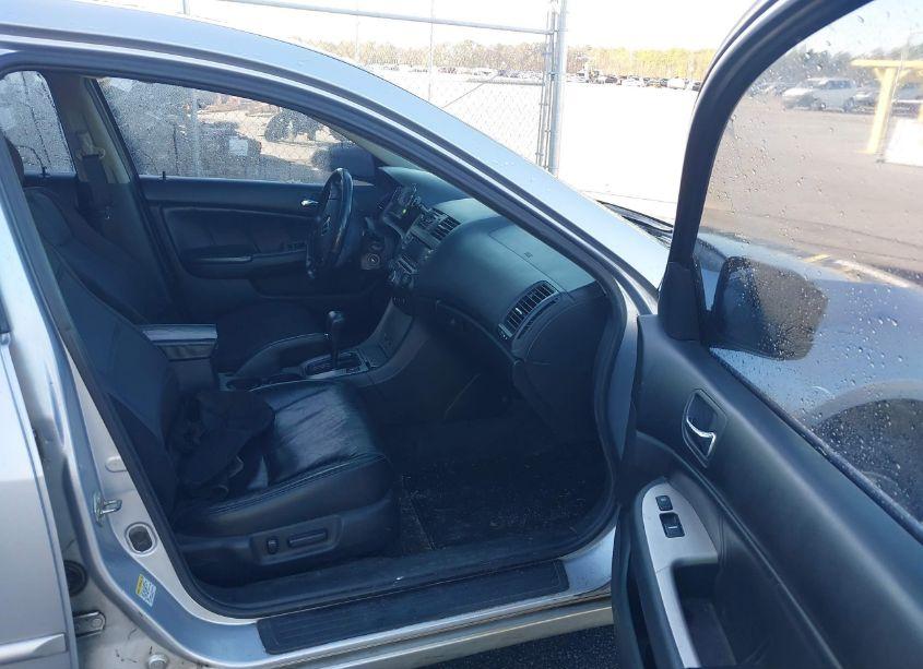 Photo 5 of 2005 Honda Accord 3.0 EX (VIN 1HGCM66505A020632)