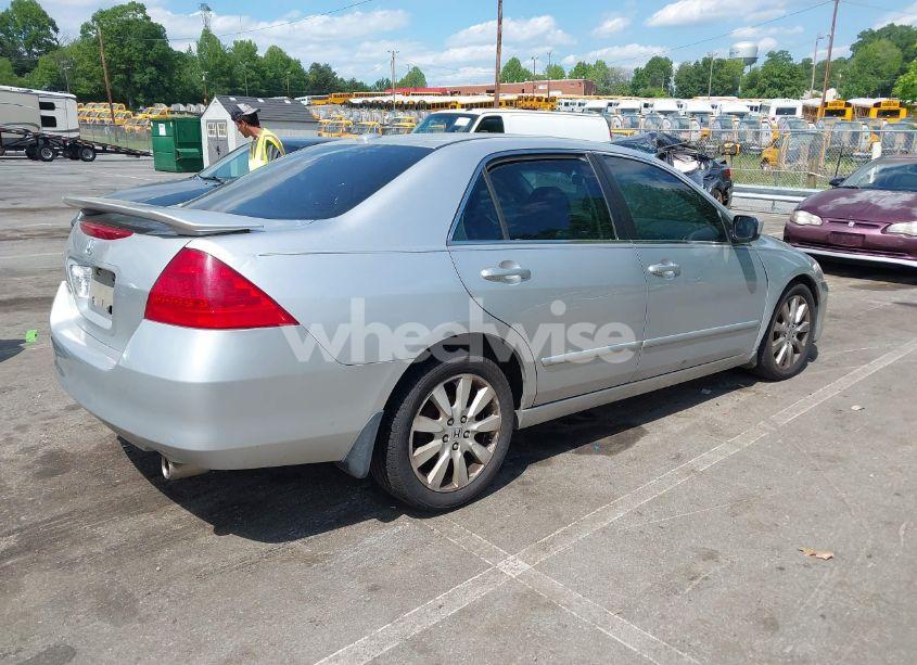 Photo 4 of 2007 Honda Accord 3.0 EX (VIN 1HGCM66507A004532)