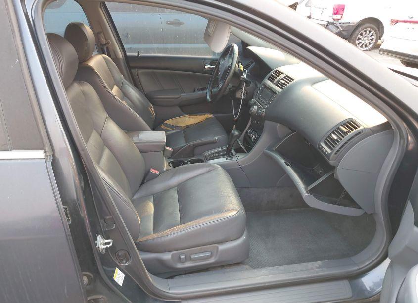 Photo 5 of 2005 Honda Accord 3.0 EX (VIN 1HGCM66515A039268)