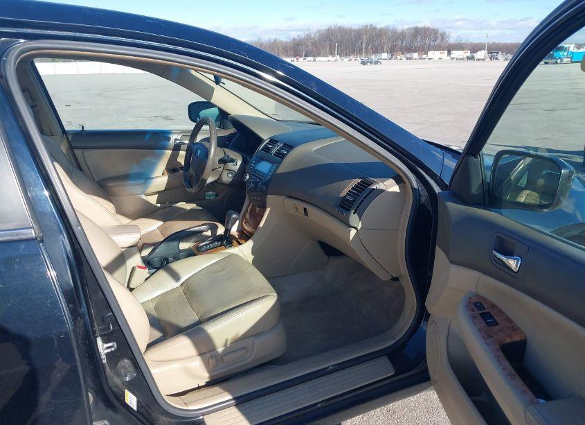 Photo 5 of 2005 Honda Accord 3.0 EX (VIN 1HGCM66515A041103)