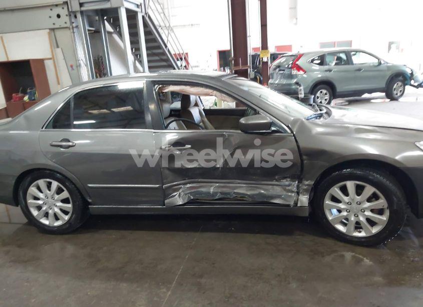 Photo 13 of 2006 Honda Accord 3.0 EX (VIN 1HGCM66516A026330)