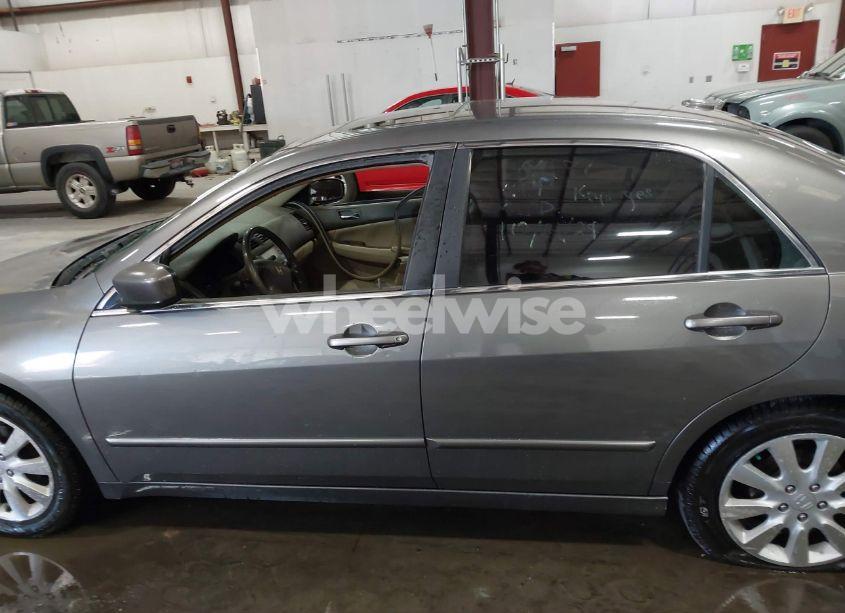 Photo 14 of 2006 Honda Accord 3.0 EX (VIN 1HGCM66516A026330)