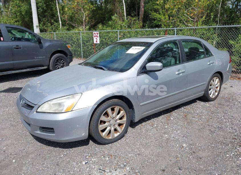Photo 2 of 2007 Honda Accord 3.0 EX (VIN 1HGCM66517A013692)