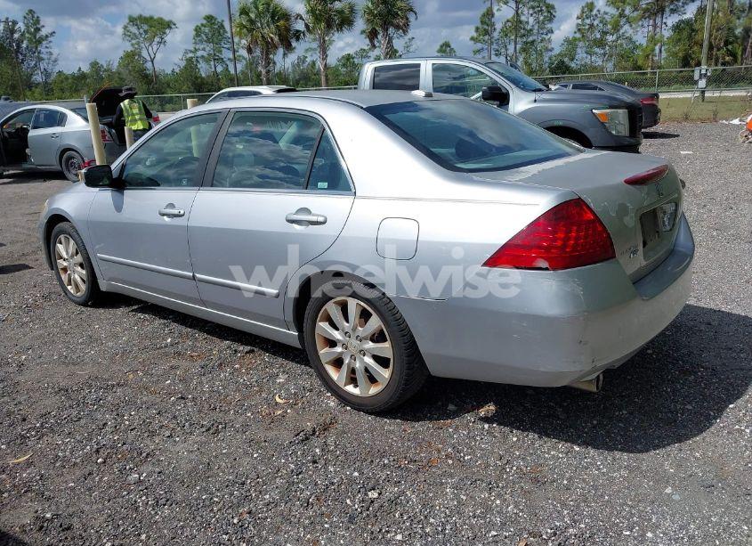 Photo 3 of 2007 Honda Accord 3.0 EX (VIN 1HGCM66517A013692)