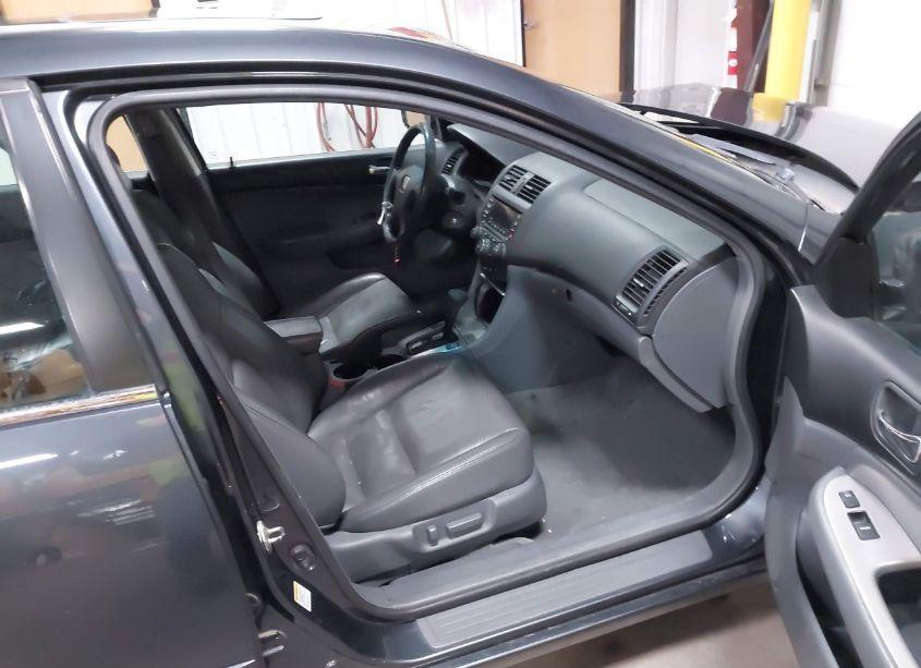 Photo 5 of 2005 Honda Accord 3.0 EX (VIN 1HGCM66525A036959)