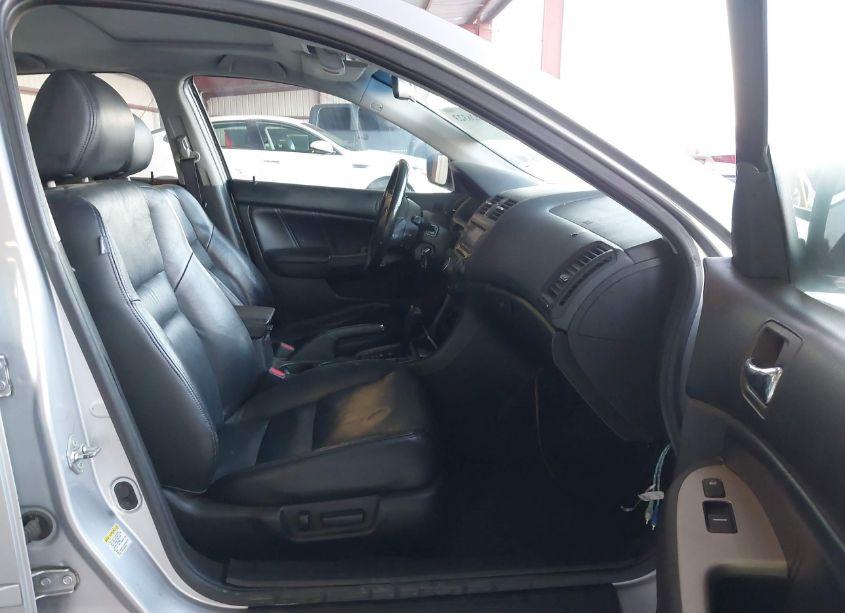 Photo 5 of 2005 Honda Accord 3.0 EX (VIN 1HGCM66525A070741)