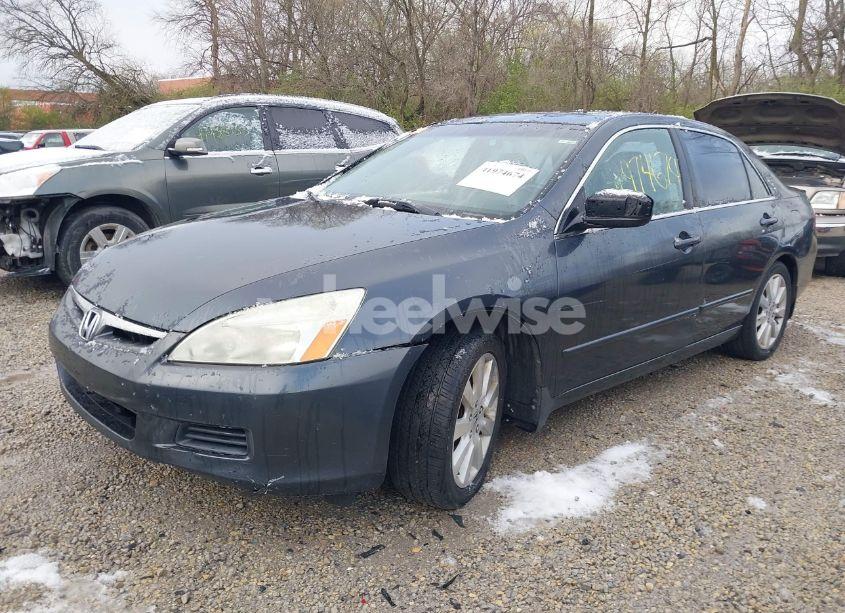 Photo 2 of 2007 Honda Accord 3.0 EX (VIN 1HGCM66527A088398)