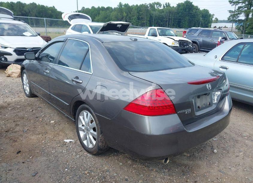 Photo 3 of 2007 Honda Accord 3.0 EX (VIN 1HGCM66547A006249)
