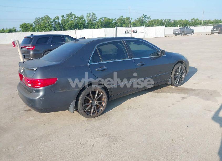 Photo 4 of 2005 Honda Accord 3.0 EX (VIN 1HGCM66555A009576)