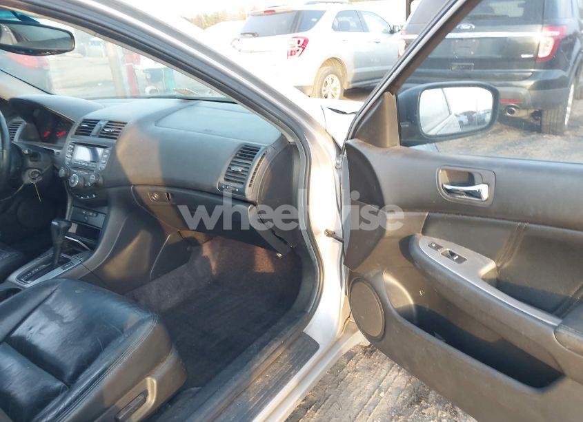 Photo 5 of 2005 Honda Accord 3.0 EX (VIN 1HGCM66565A009523)