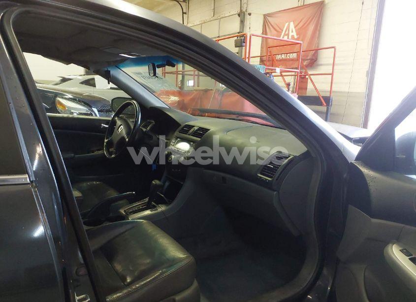 Photo 5 of 2005 Honda Accord 3.0 EX (VIN 1HGCM66575A025696)