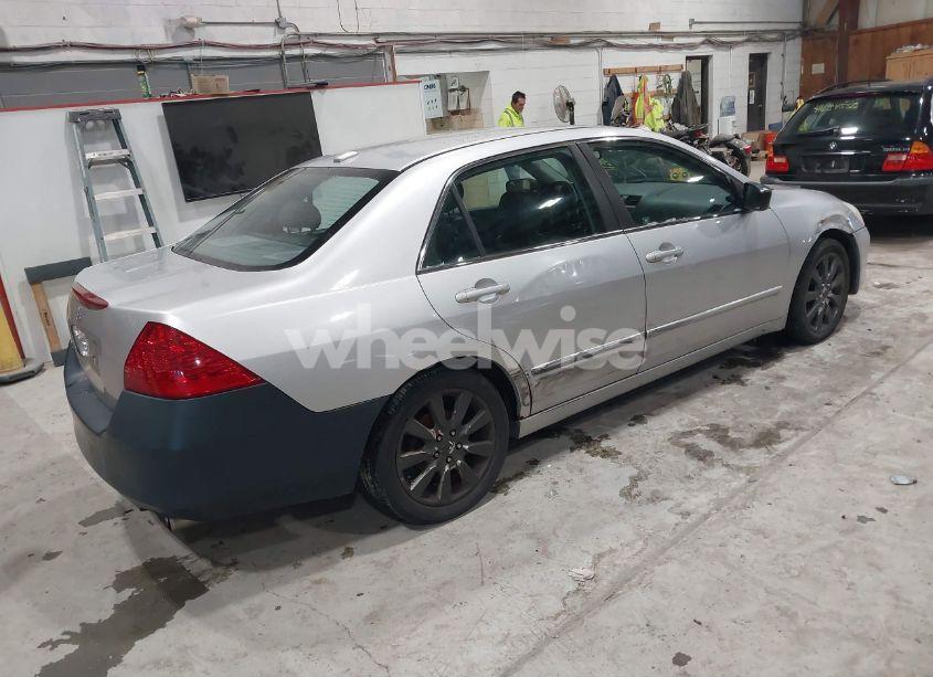Photo 4 of 2006 Honda Accord 3.0 EX (VIN 1HGCM66576A067612)