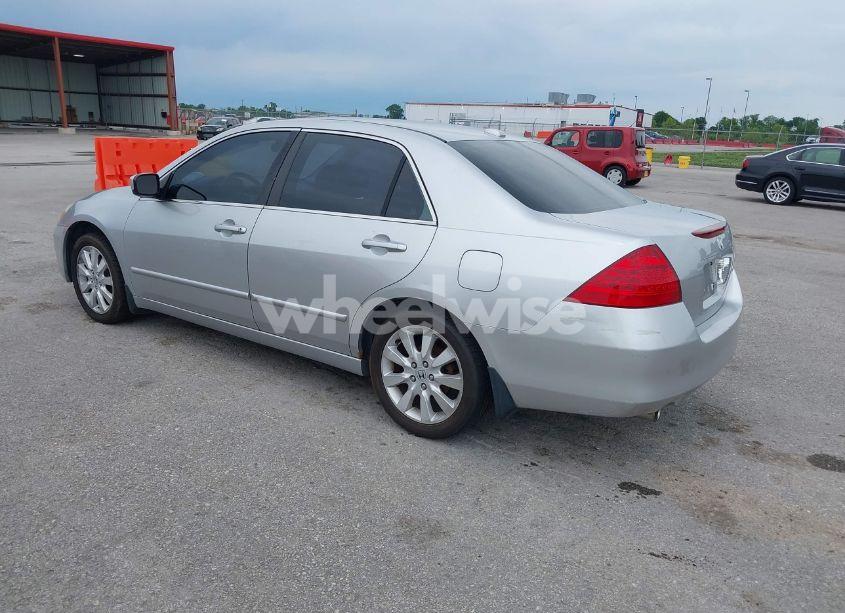 Photo 3 of 2007 Honda Accord 3.0 EX (VIN 1HGCM66587A029372)
