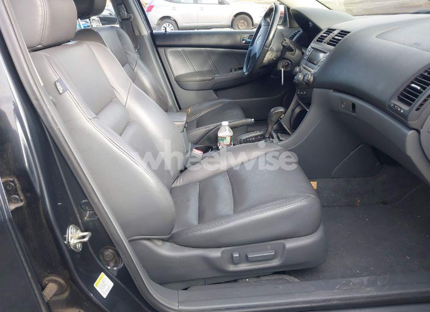Photo 5 of 2006 Honda Accord 3.0 EX (VIN 1HGCM665X6A026035)