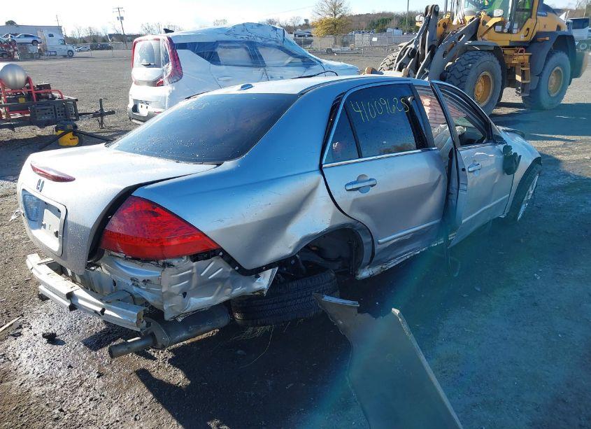 Photo 4 of 2007 Honda Accord 3.0 EX (VIN 1HGCM665X7A001850)