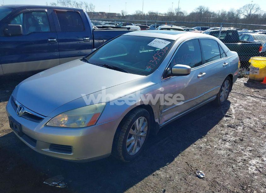 Photo 2 of 2007 Honda Accord 3.0 EX (VIN 1HGCM665X7A013660)