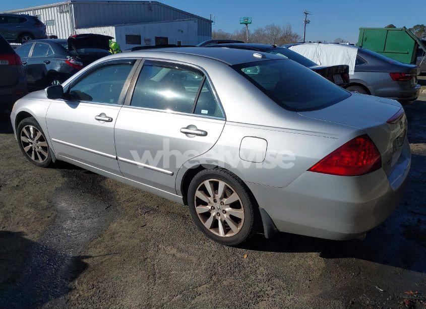 Photo 3 of 2007 Honda Accord 3.0 EX (VIN 1HGCM66827A050065)