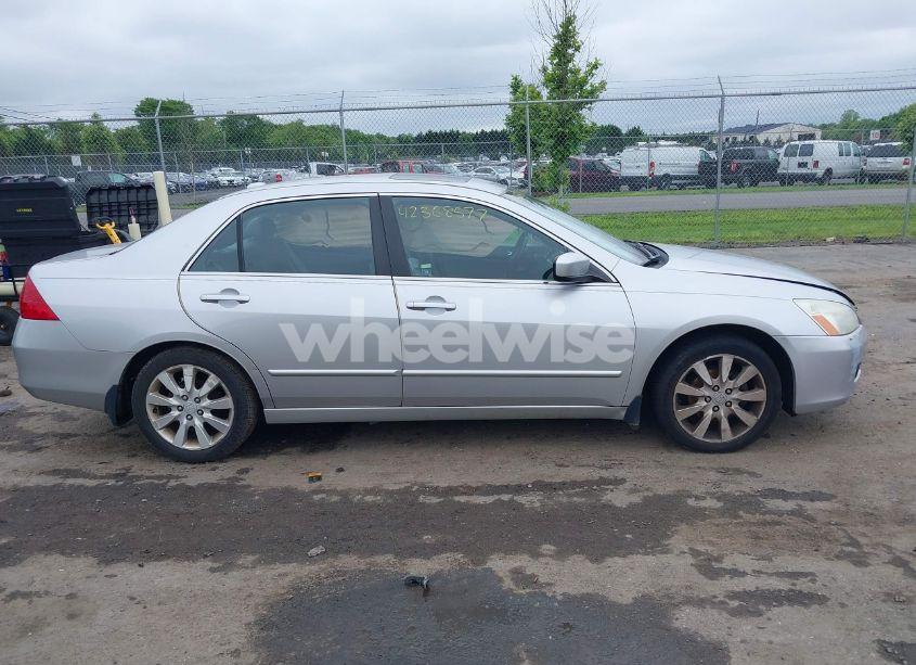 Photo 13 of 2006 Honda Accord 3.0 EX (VIN 1HGCM66836A035878)