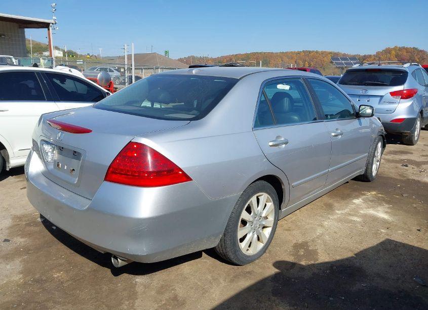 Photo 4 of 2006 Honda Accord 3.0 EX (VIN 1HGCM66836A075202)