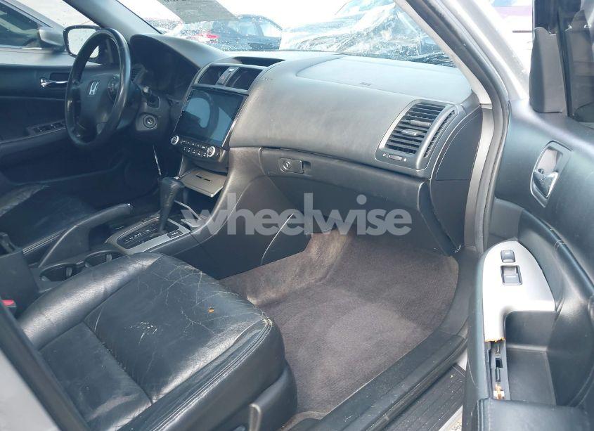 Photo 5 of 2005 Honda Accord 3.0 EX (VIN 1HGCM66845A051487)