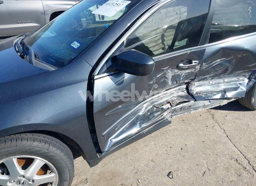 Photo 6 of 2005 Honda Accord 3.0 EX (VIN 1HGCM66845A071268)