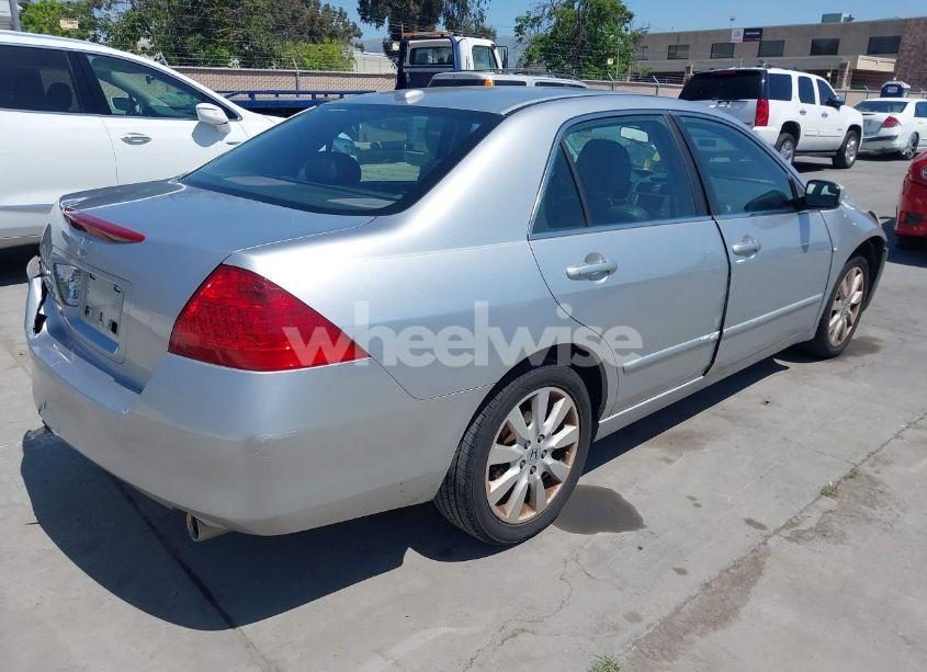 Photo 4 of 2007 Honda Accord 3.0 EX (VIN 1HGCM66847A008402)