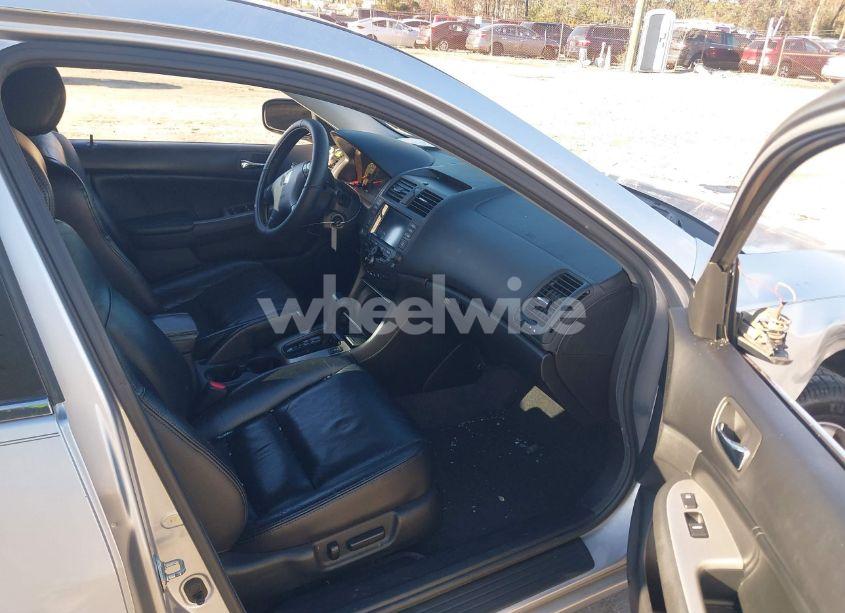 Photo 5 of 2005 Honda Accord 3.0 EX (VIN 1HGCM66895A062386)