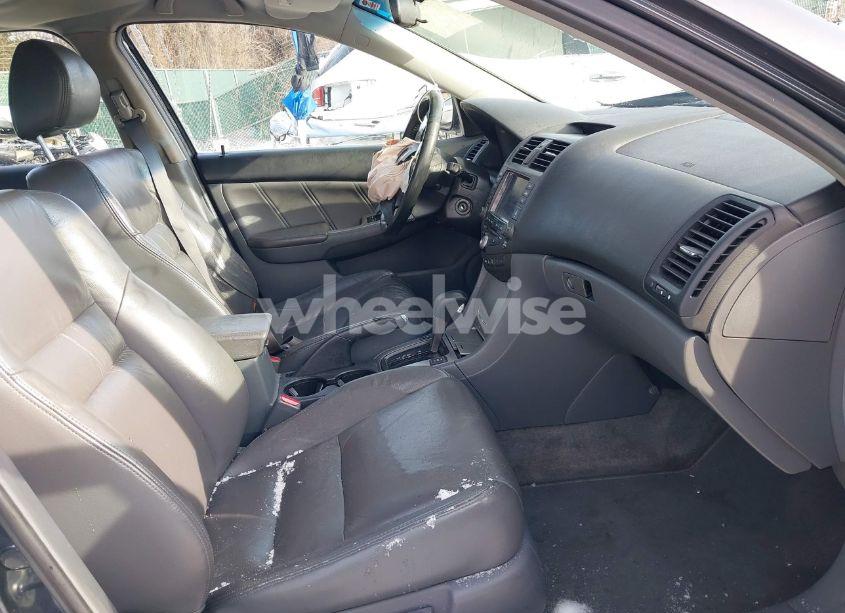 Photo 5 of 2005 Honda Accord 3.0 EX (VIN 1HGCM66895A071928)