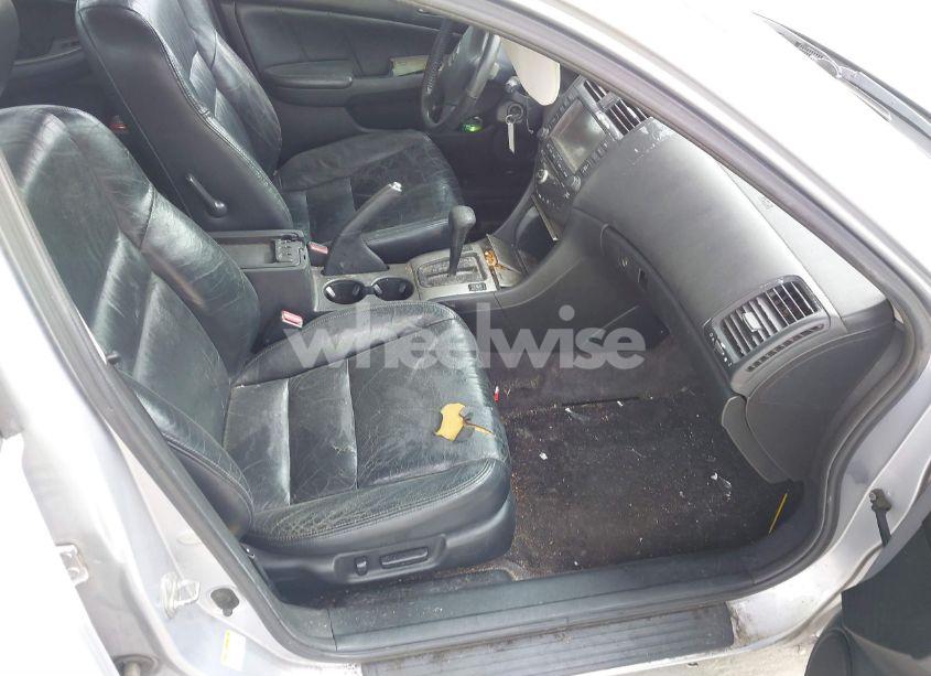 Photo 5 of 2005 Honda Accord 3.0 EX (VIN 1HGCM668X5A009454)