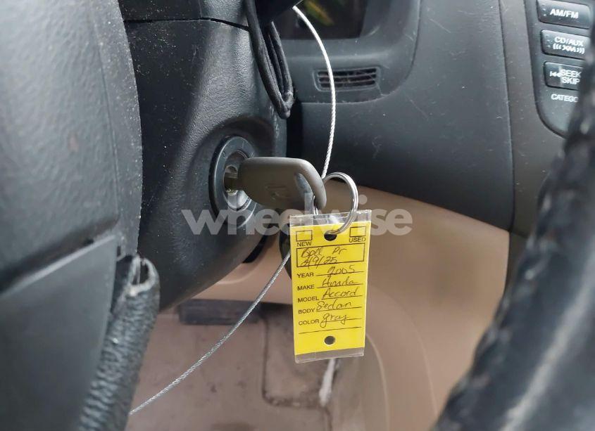 Photo 11 of 2005 Honda Accord 3.0 EX (VIN 1HGCM82605A009723)