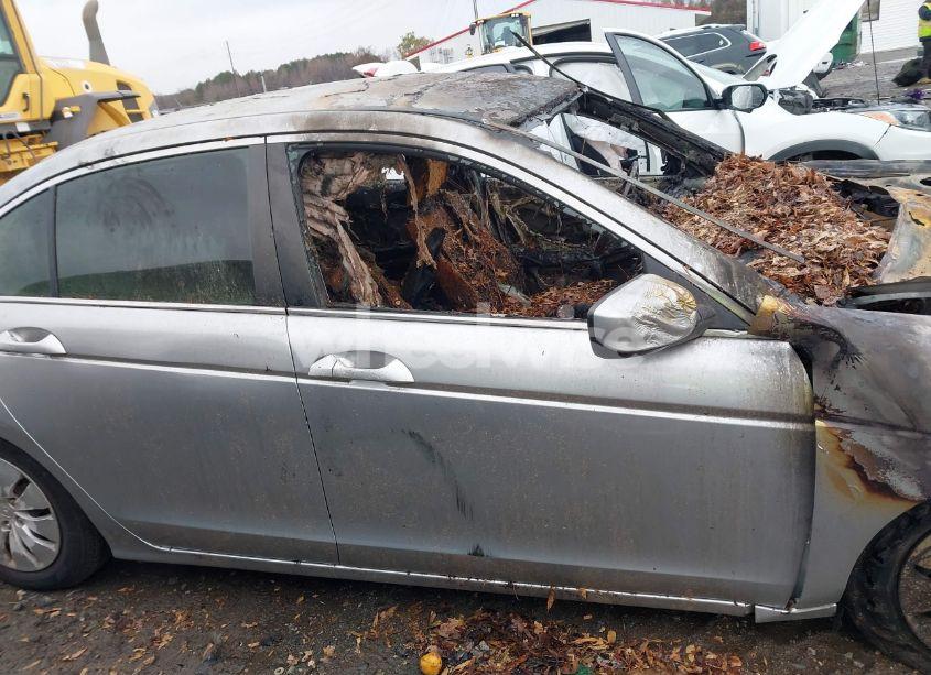 Photo 13 of 2009 Honda Accord 2.4 LX (VIN 1HGCP26319A099992)