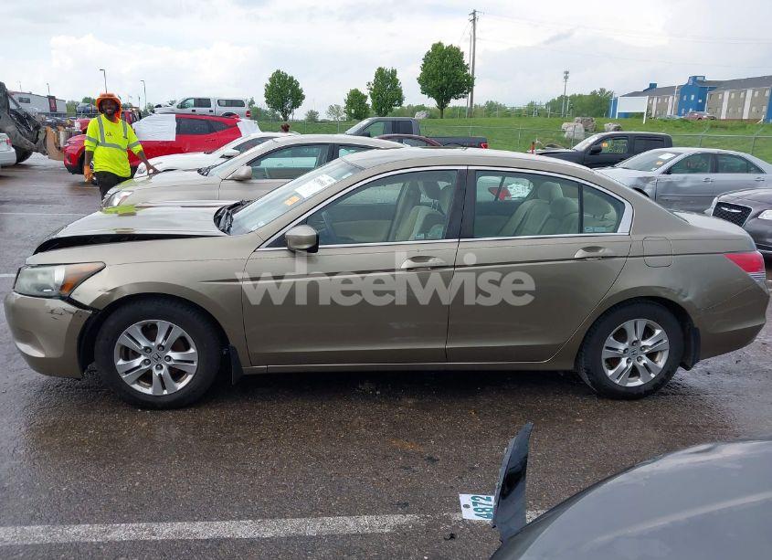 Photo 14 of 2009 Honda Accord 2.4 LX-P (VIN 1HGCP26449A132198)