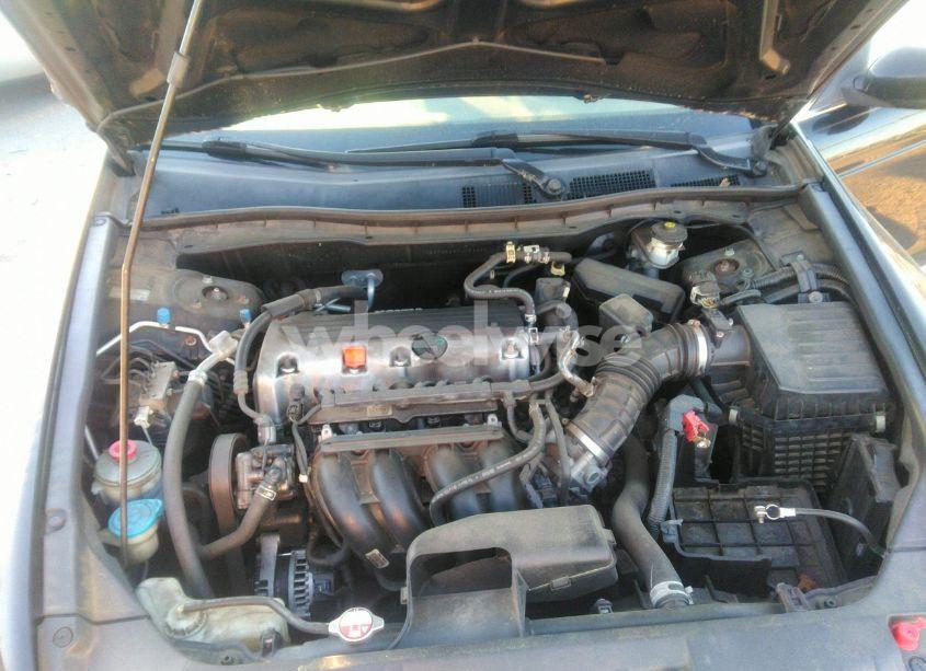 Photo 10 of 2010 Honda Accord 2.4 LX (VIN 1HGCP2F33AA183333)